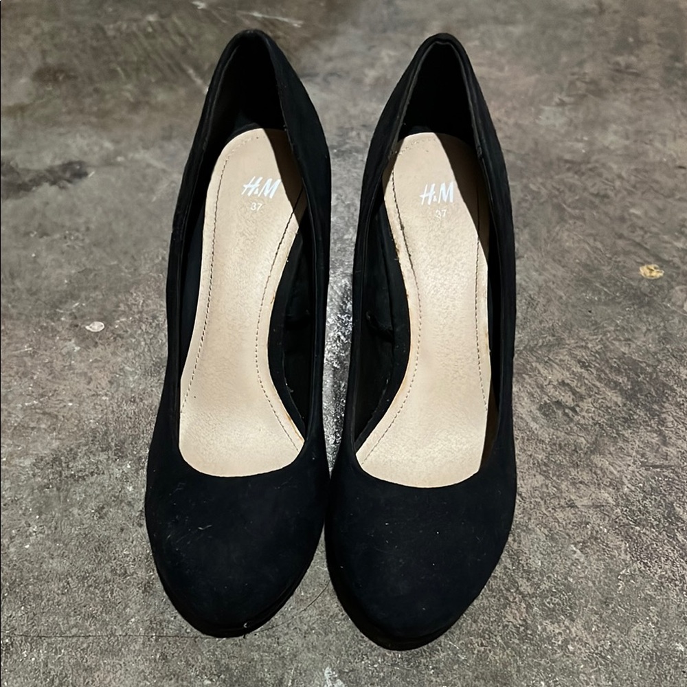 H&M Black Heeled Shoes Elegant Design